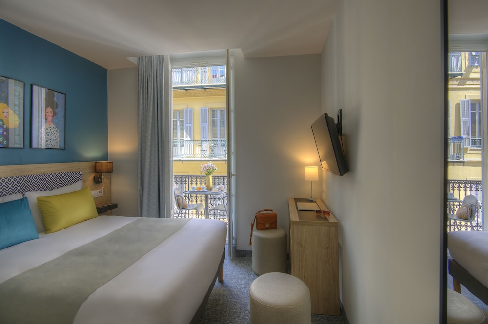 Bristol Hotel 15/61