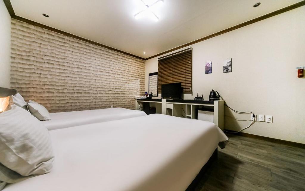 Potato Motel 10/63