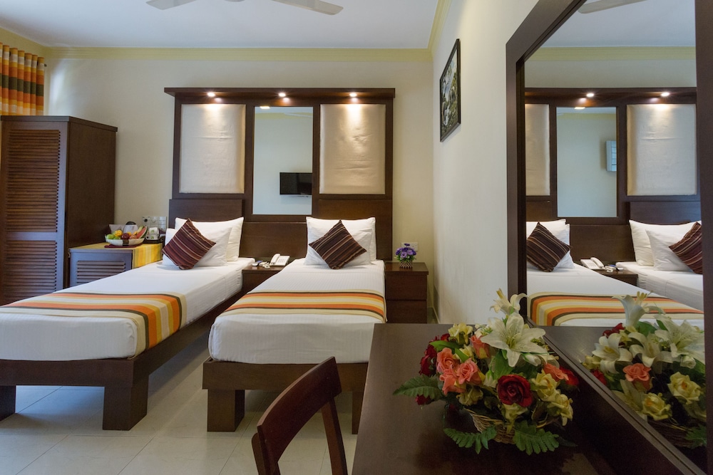 Oak Ray Serene Garden Hotel 54/64