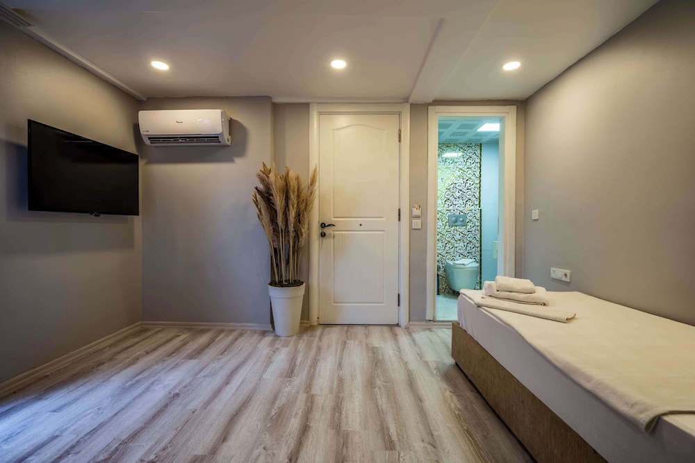Bugra Alacati - Adults Only 14/42