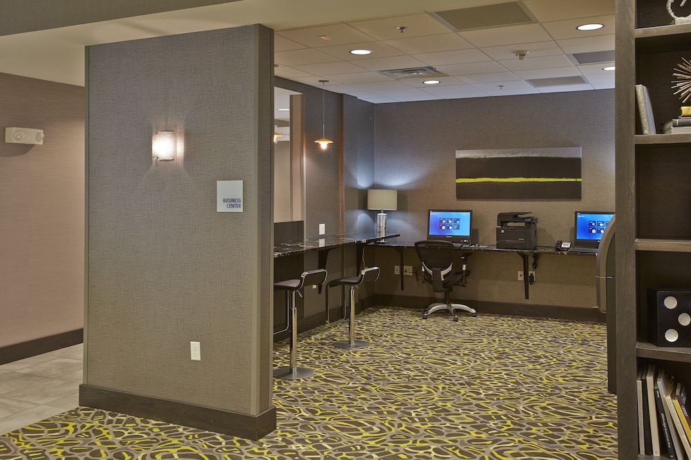 Holiday Inn Express Suites Madison Central 25/68