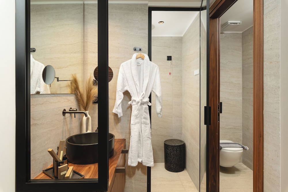 Elia Sea Suites 70/72