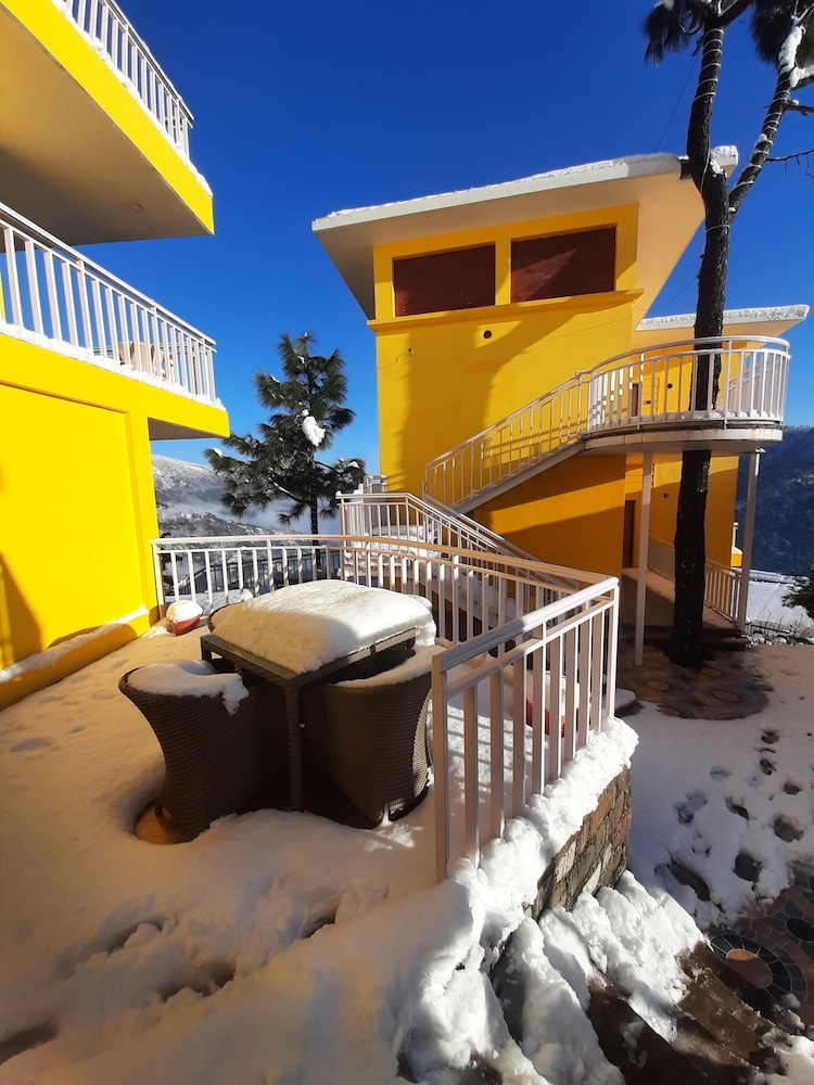 JuSTa Luxe Mukteshwar Retreat and Spa Mukteshwar in Dhari (Uttarakhand)