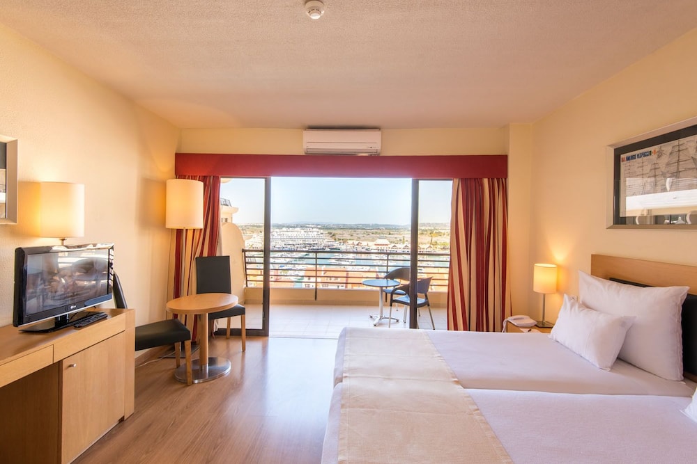 VILA GALE MARINA 11/50