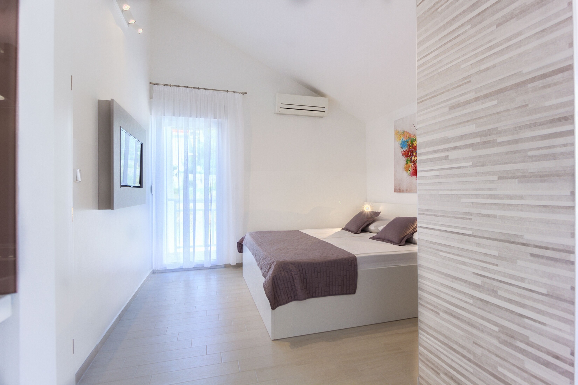 Basic, Studio, 1 Queen and 1 Single Bed, Mountain View, Stipe Aparthotel 2/3