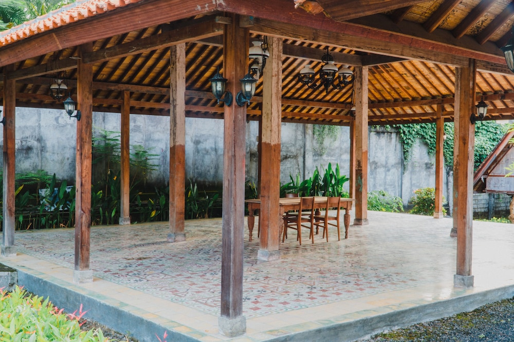 Bali Royal Heritage Villa photo1