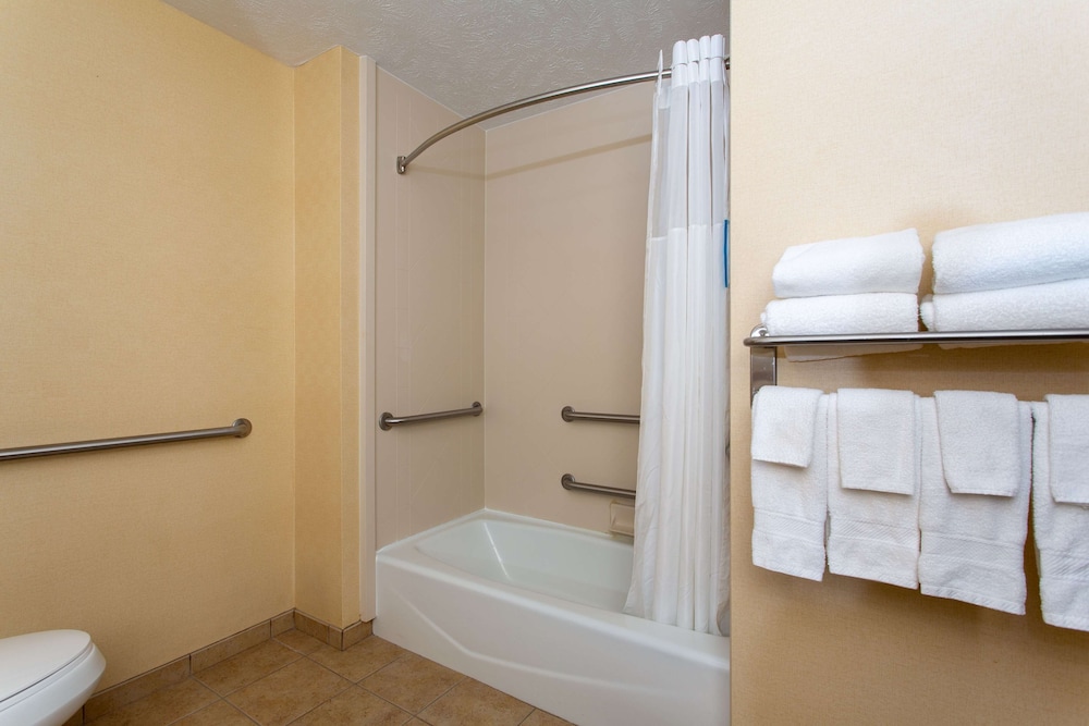 Hampton Inn Waterloo Cedar Valley 17/55