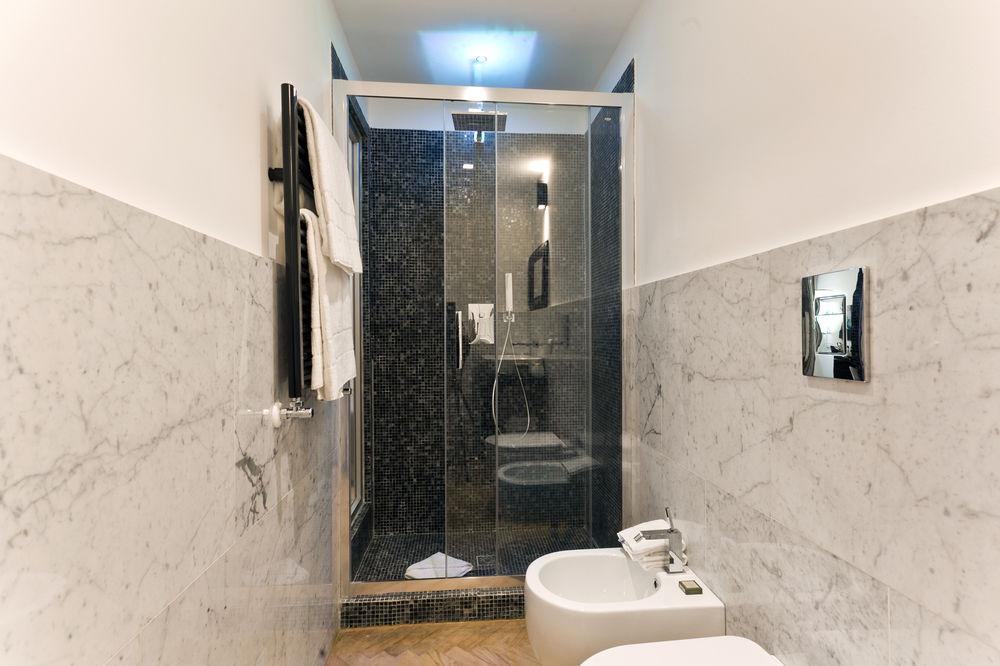 VANITY HOTEL 50/52