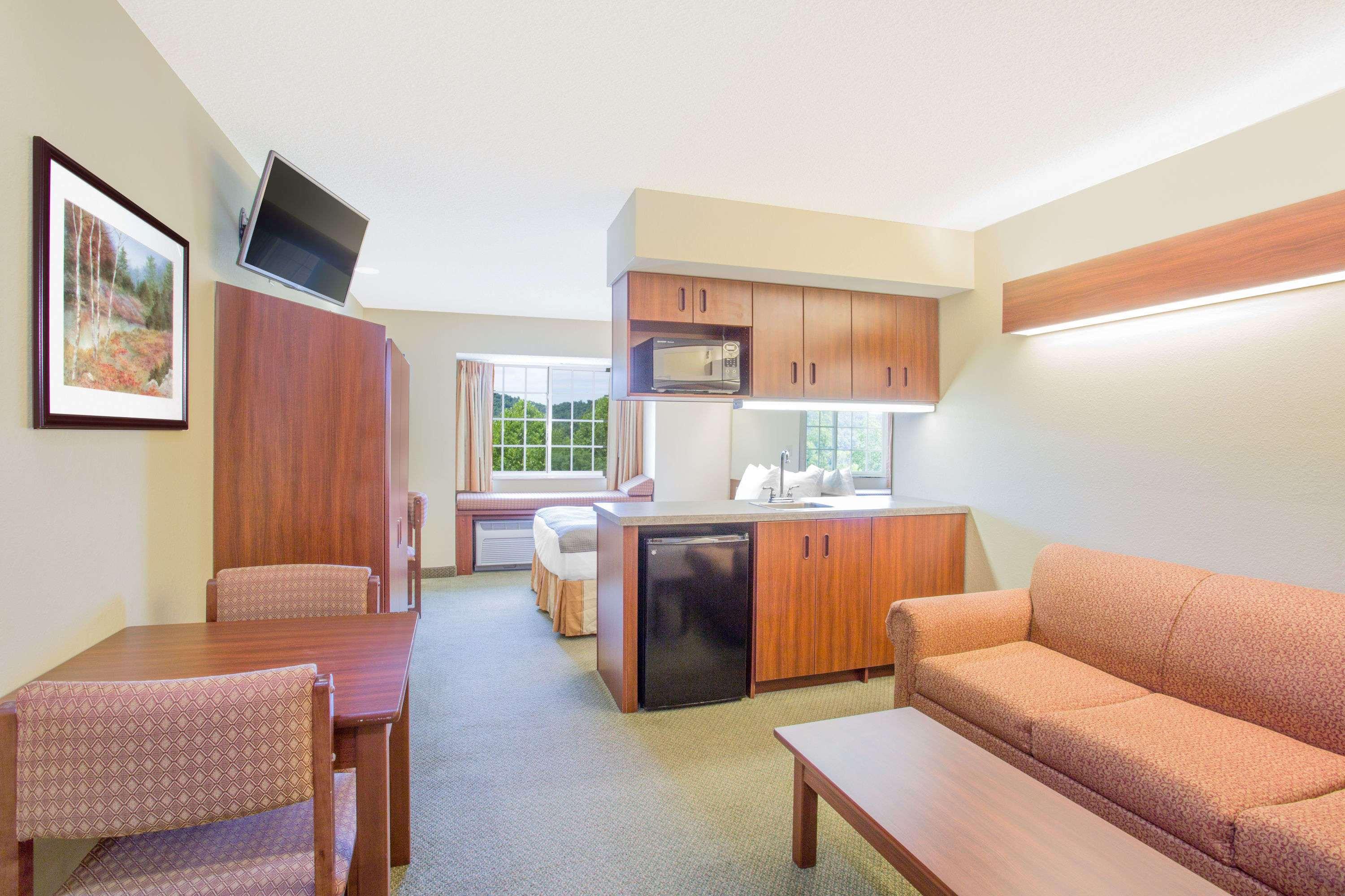 Microtel Inn & Suites By Wyndham Gassaway/Sutton 11/16