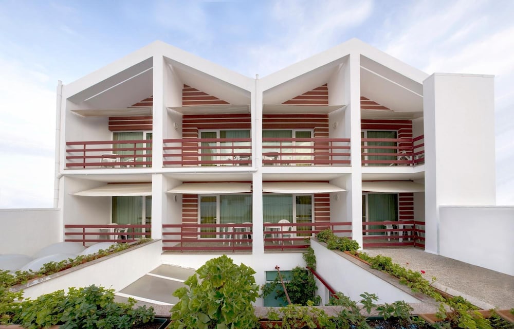 Costa Nova Hotel 3/50