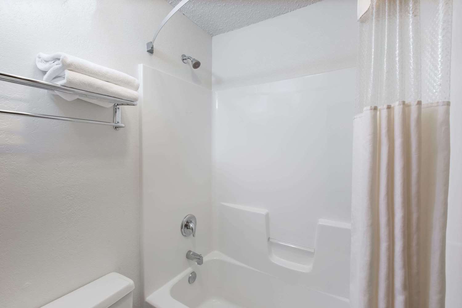 Days Inn By Wyndham Pierre 32/33