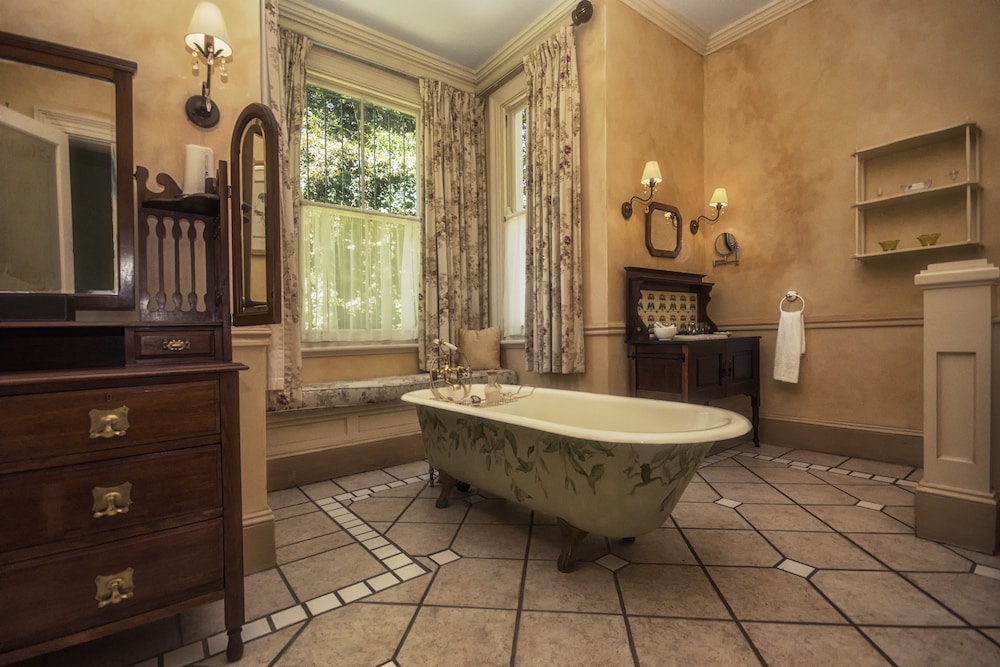 Hacklewood Hill Country House 34/70
