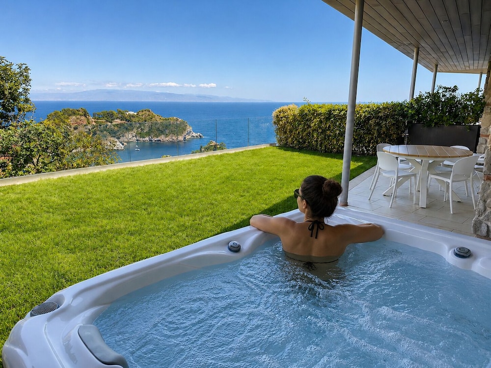 Isola Bella Infinity Suites 23/50