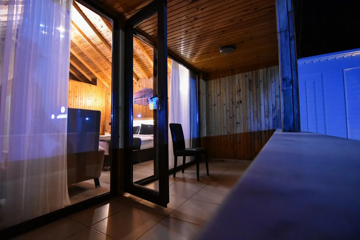 Sandal Hotel 27/45