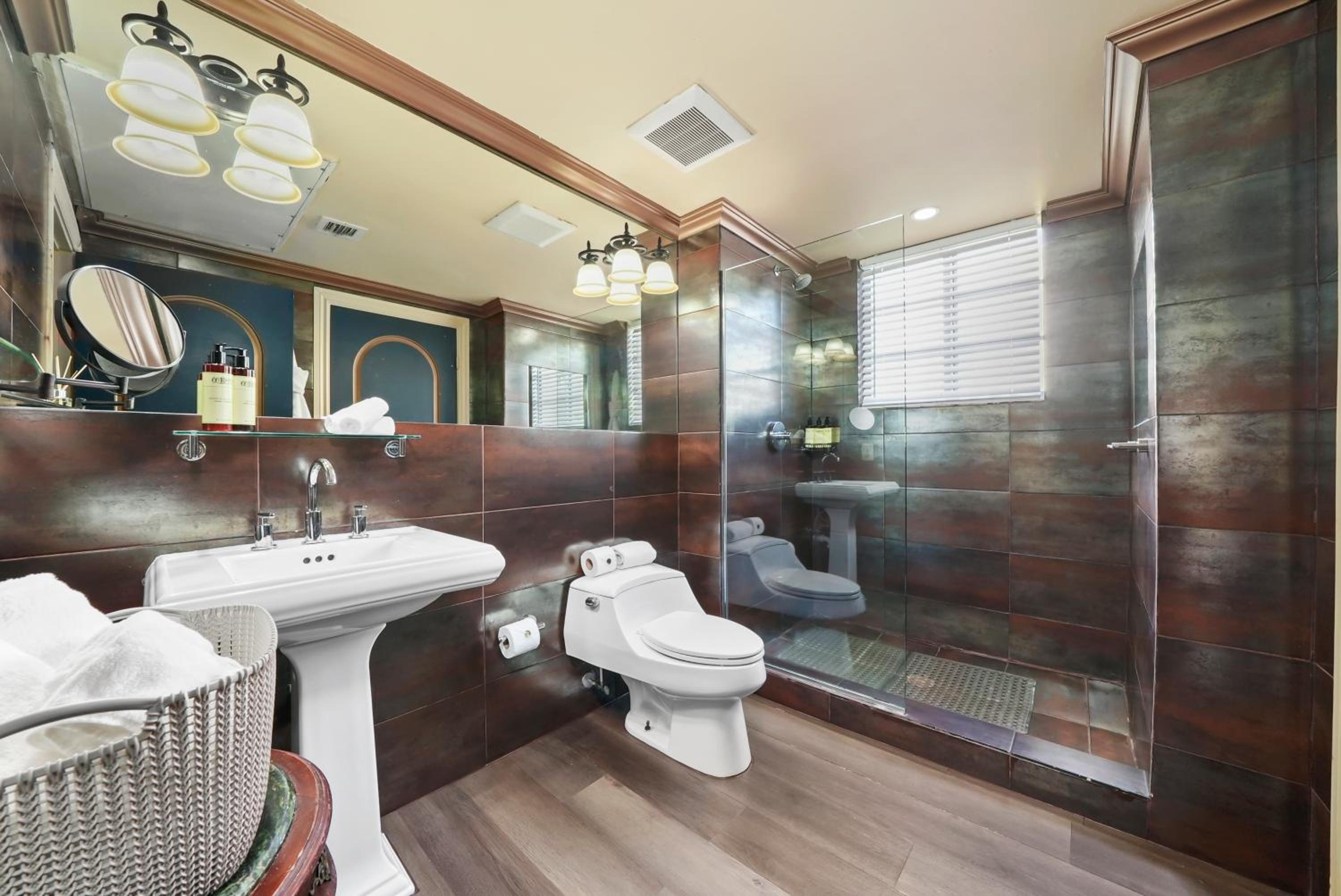 1 Bedroom, Suite, 2 Queen Beds, Riviera Suites South Beach 9/10