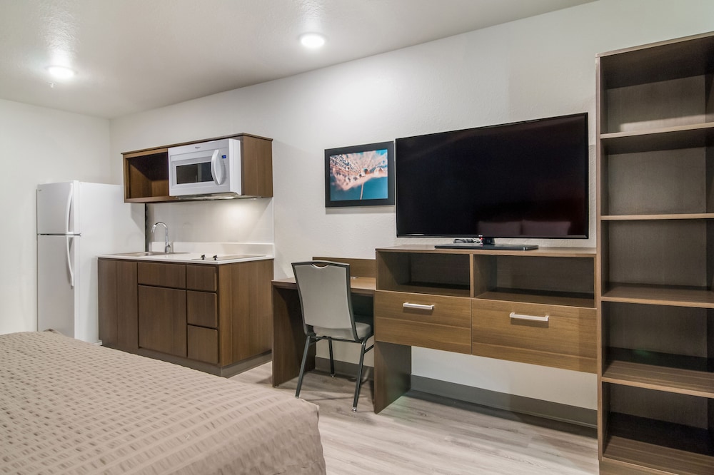 WoodSpring Suites East Lansing - University Area 32/50