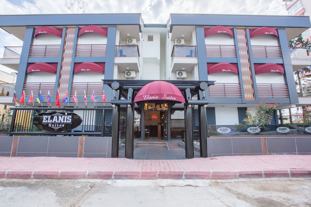 Elanis Suites 3/40
