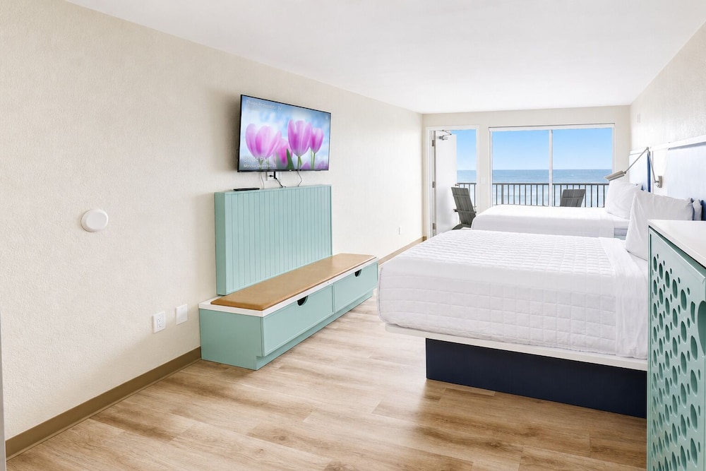 Beach Tower By The Sea 30/50