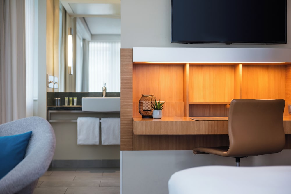 Lindner Hotel Berlin Ku'damm, part of JdV by Hyatt 67/67
