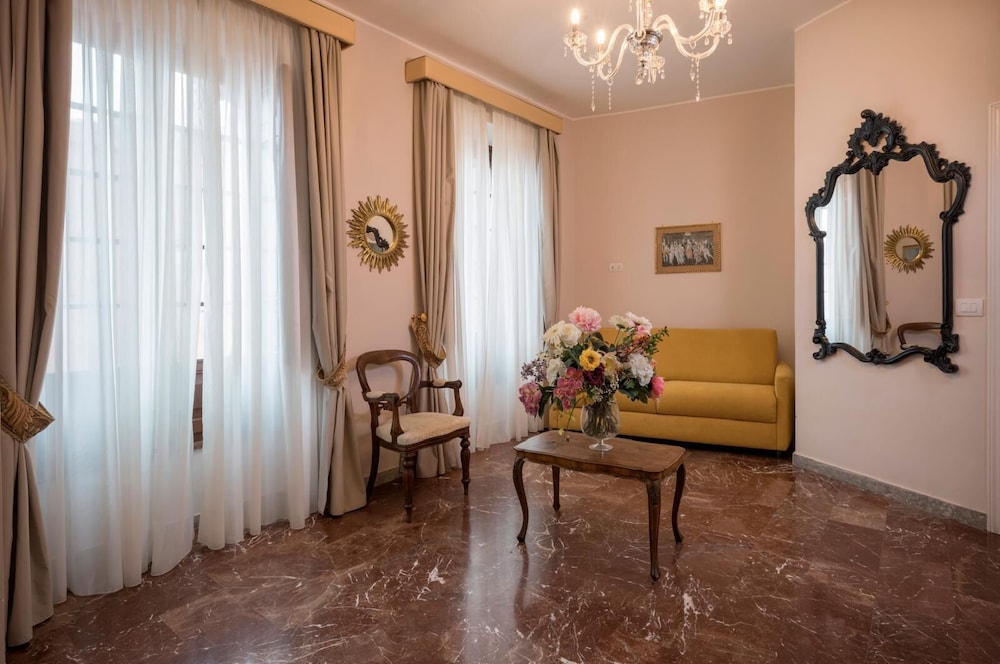 Porta Di Mezzo Luxury B And B 16/38