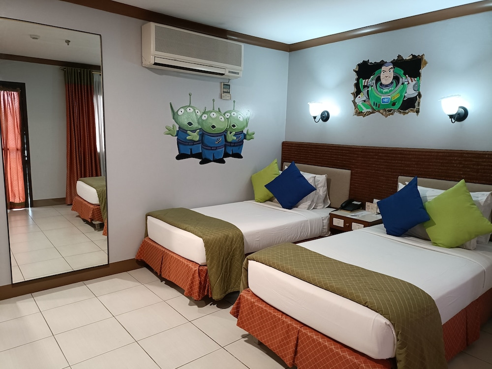Golden Pine Hotel 15/41