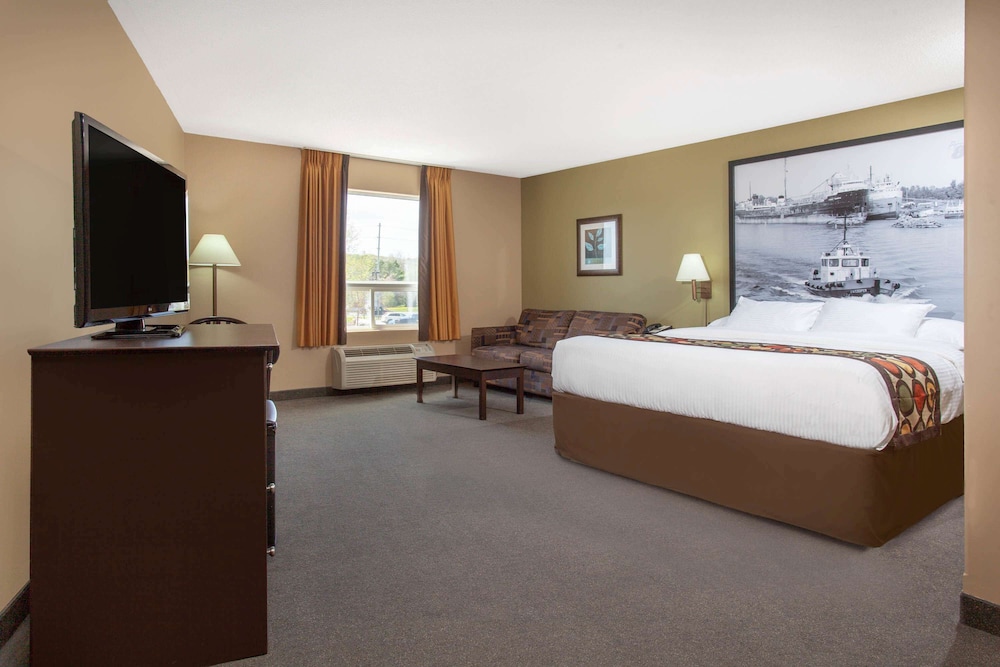 Super 8 by Wyndham Midland 8/29