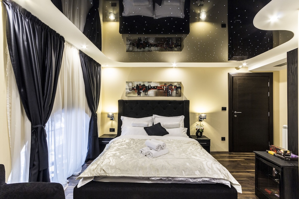 Madison Rooms 19/50