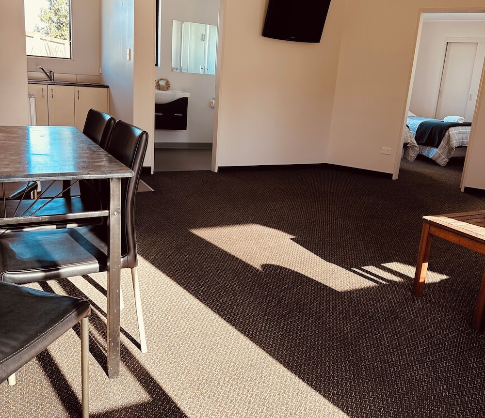 Cherylea Motel 60/72