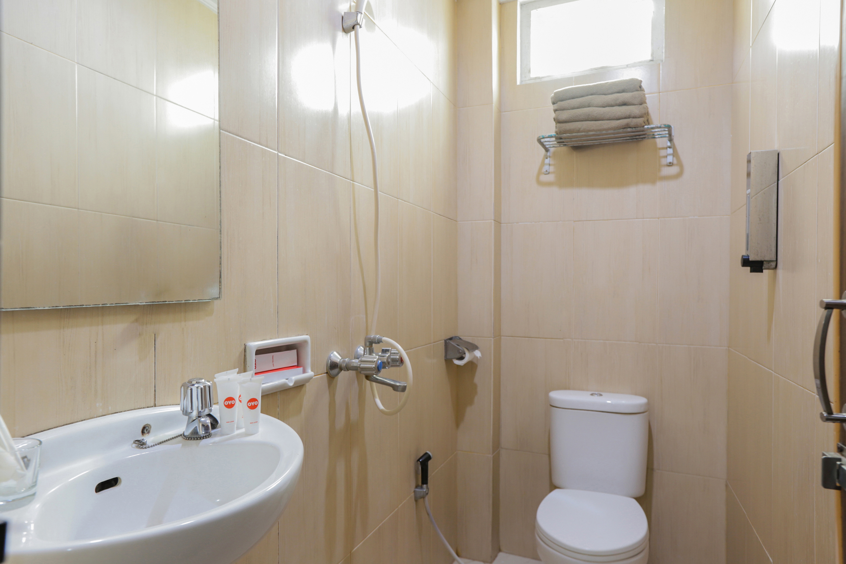 OYO 918 Hotel Senen Indah Syariah 45/50