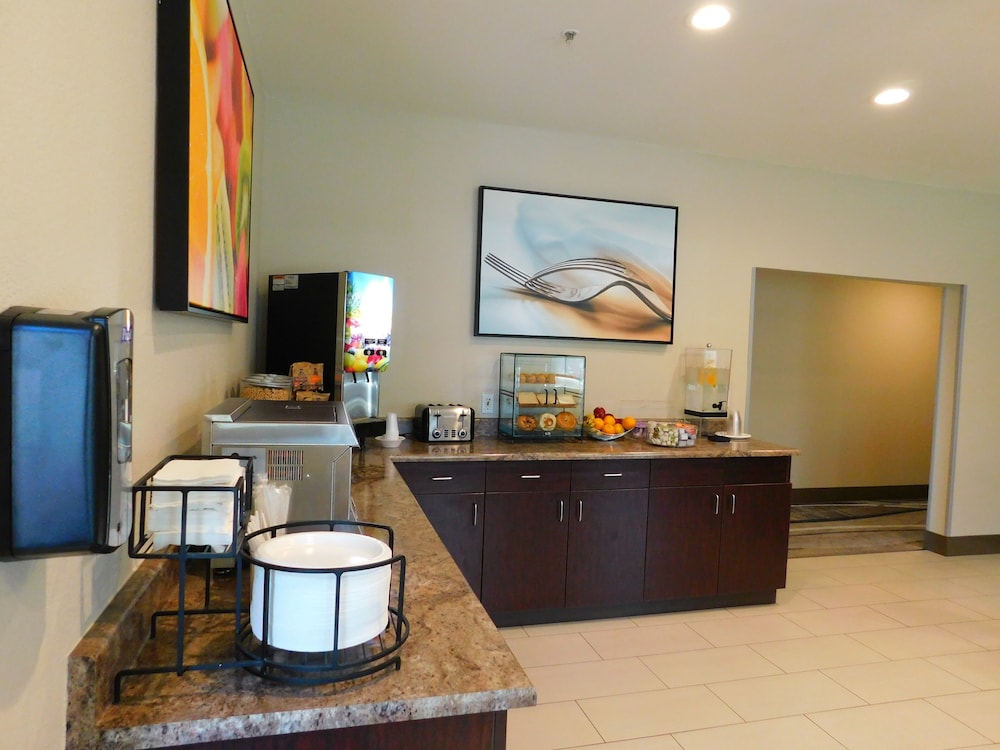 Island Suites 7/50