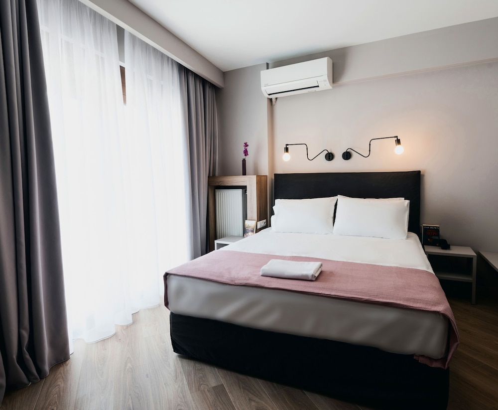 BED in Athens 16/48