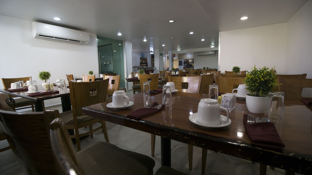 Olmeca Plaza Urban Express Ex Mision Express Villahermosa 36/50