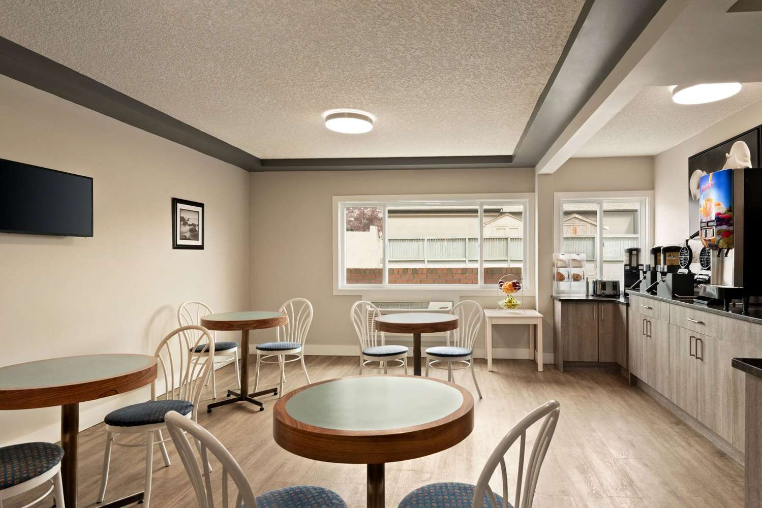 Travelodge by Wyndham Calgary South 26/63
