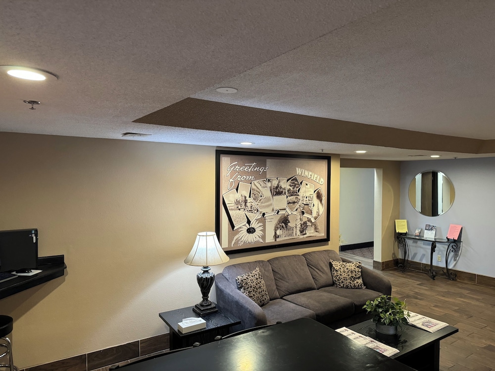Super 8 by Wyndham Winfield/Quail Ridge Area 15/26