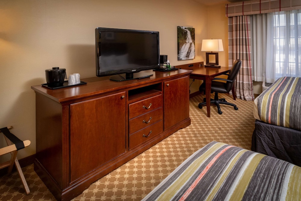 Country Inn and Suites By Radisson Charleston South WV 41/46