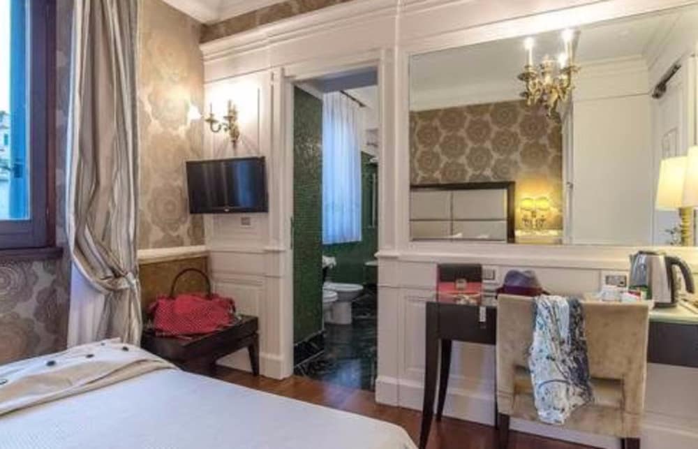 Albergo Del Senato 25/40
