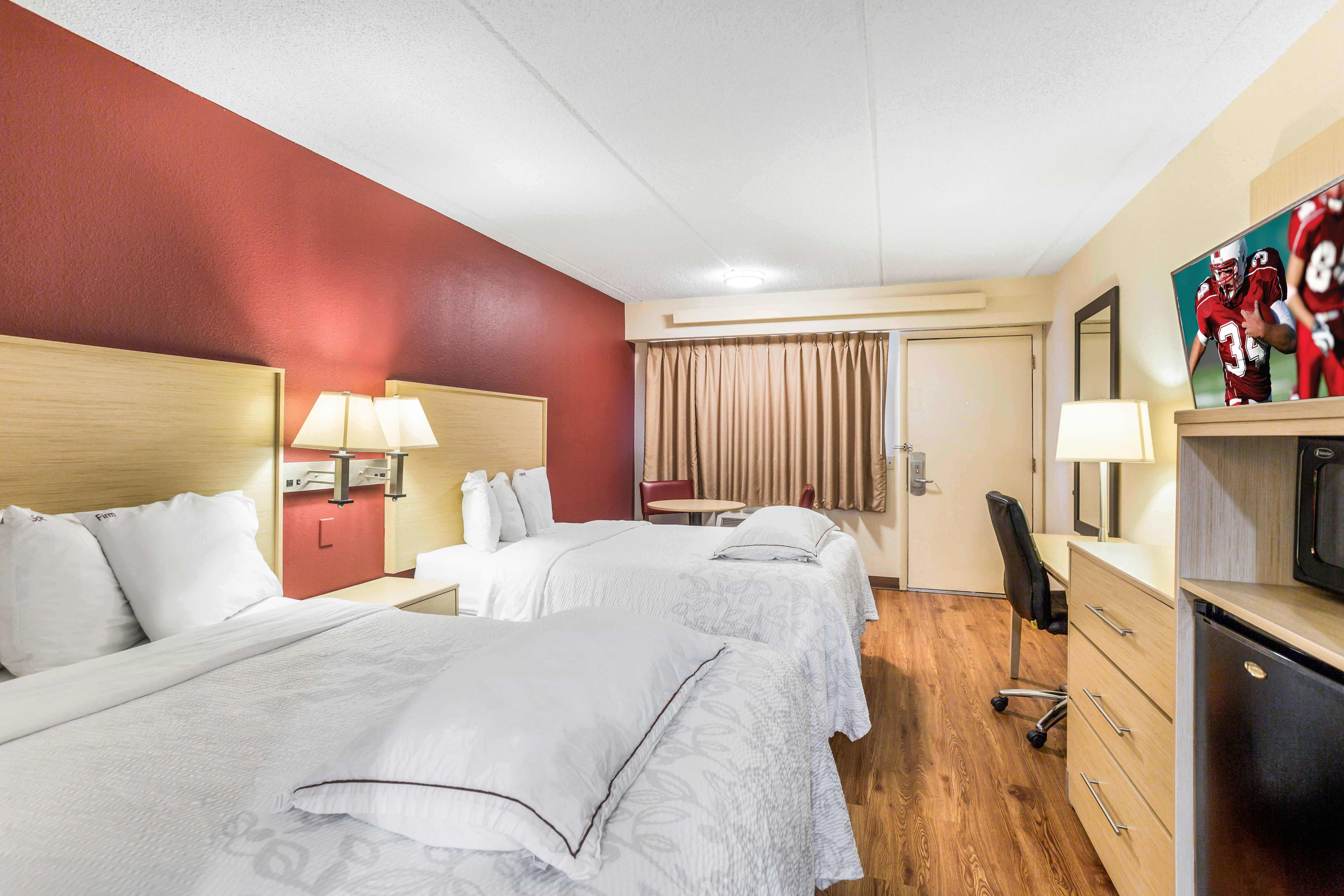 غرفة بريميوم بسريرين مزدوجين، Red Roof Plus Nashville North - Goodlettsville 2/4