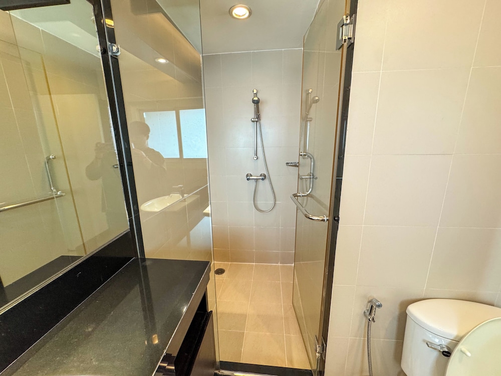 The Narathiwas Hotel and Residence Sathorn Bangkok 63/63