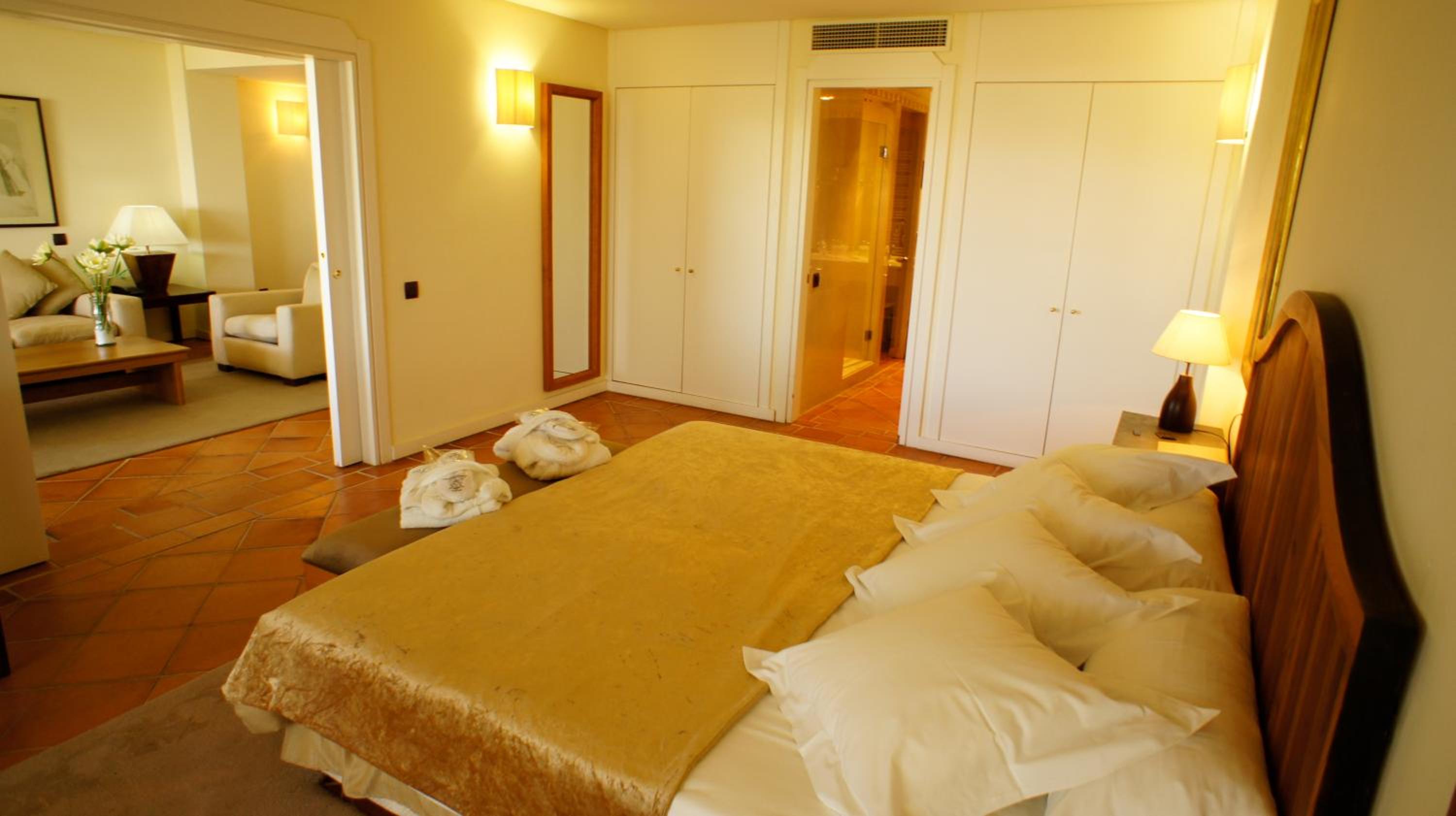Suite, King Bed