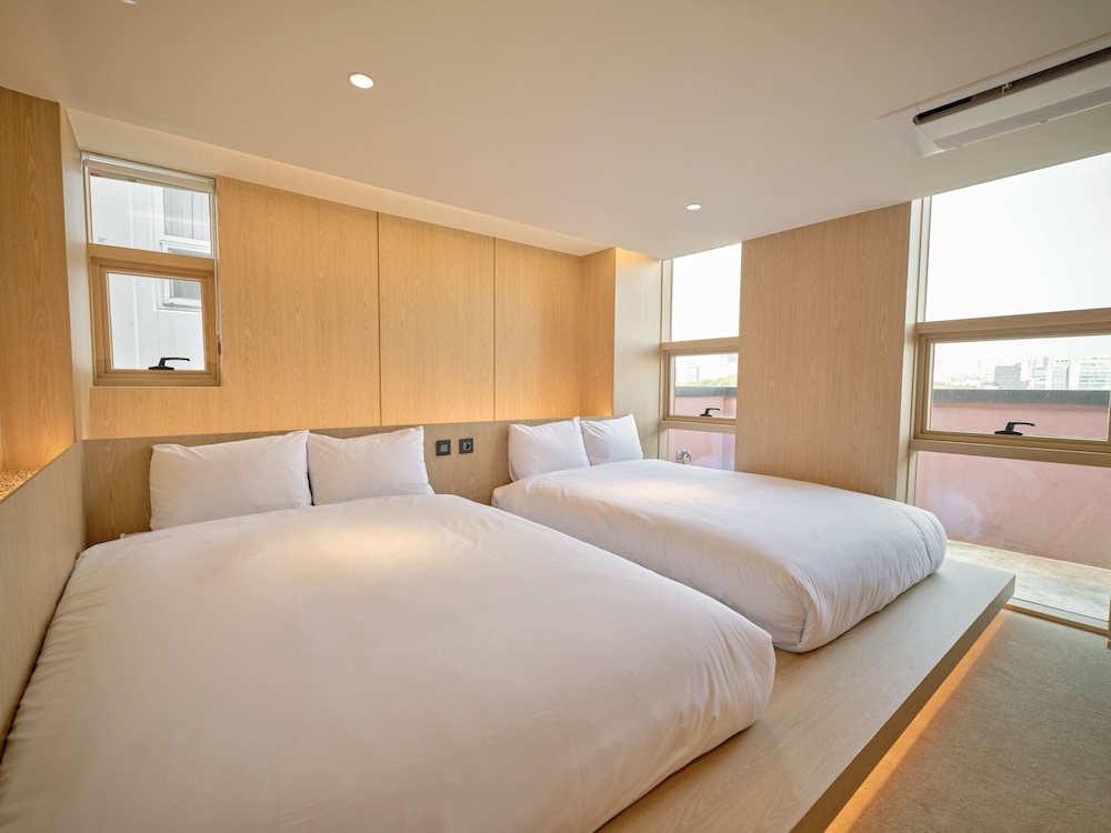 UH Suite The Coex 18/50