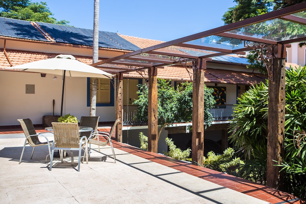 Villa Magnolia Pousada 56/65