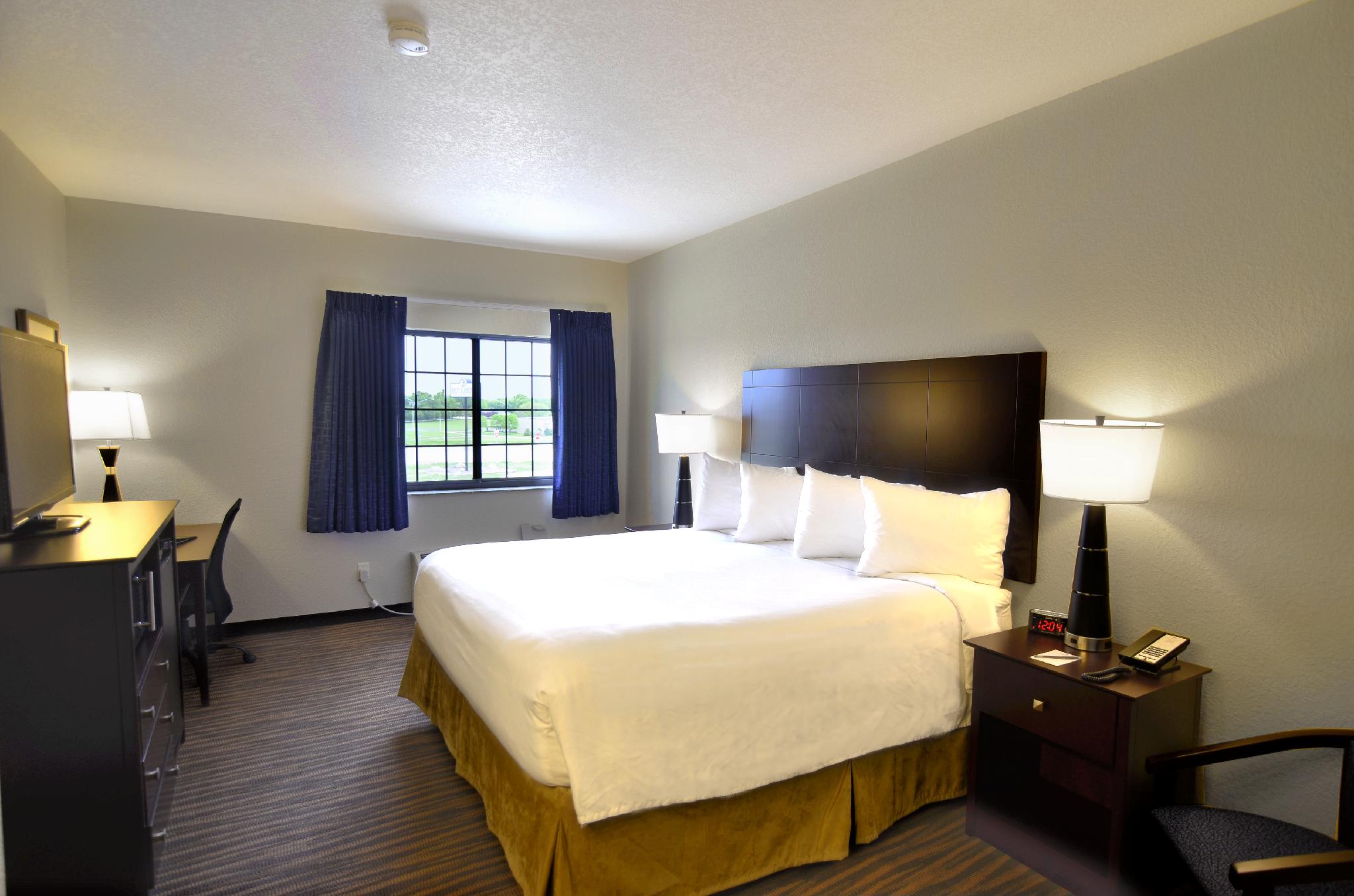 Guest Room, King Bed