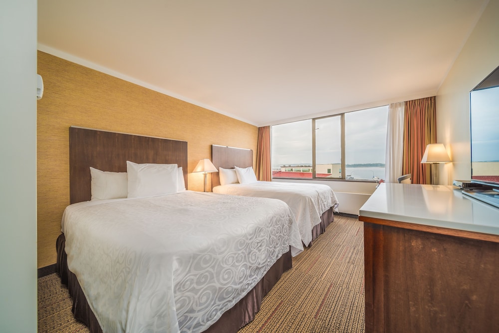 Coast Discovery Inn and Marina 18/50