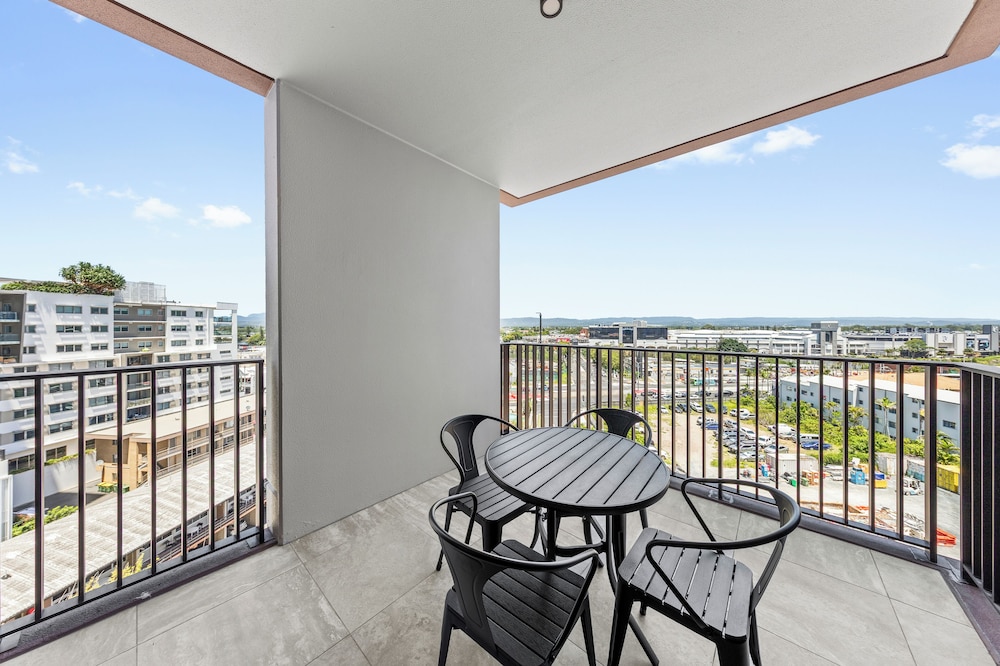 Yves Mermaid Beach Apartments by CLLIX 42/50
