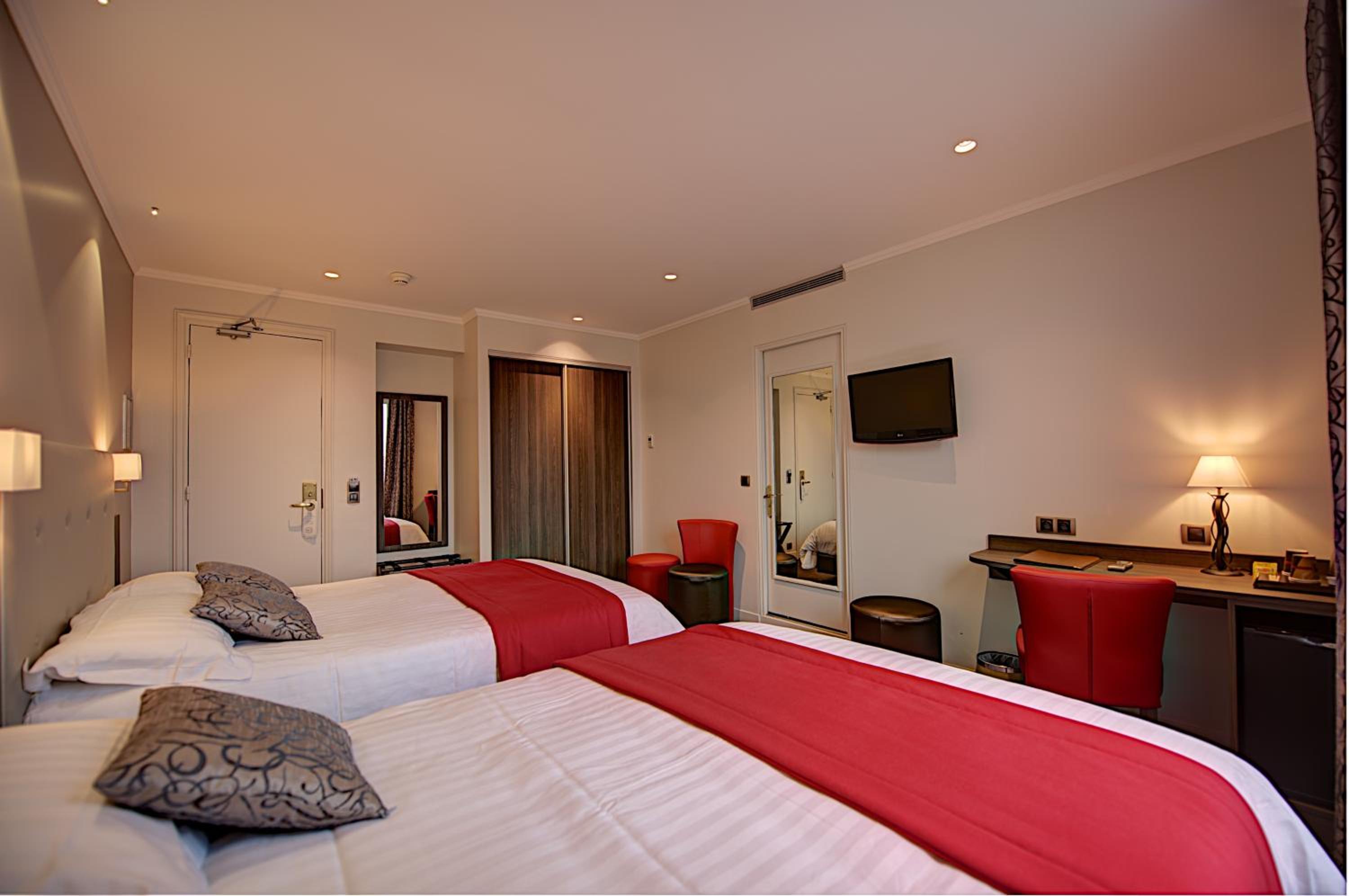 Room, Quadruple