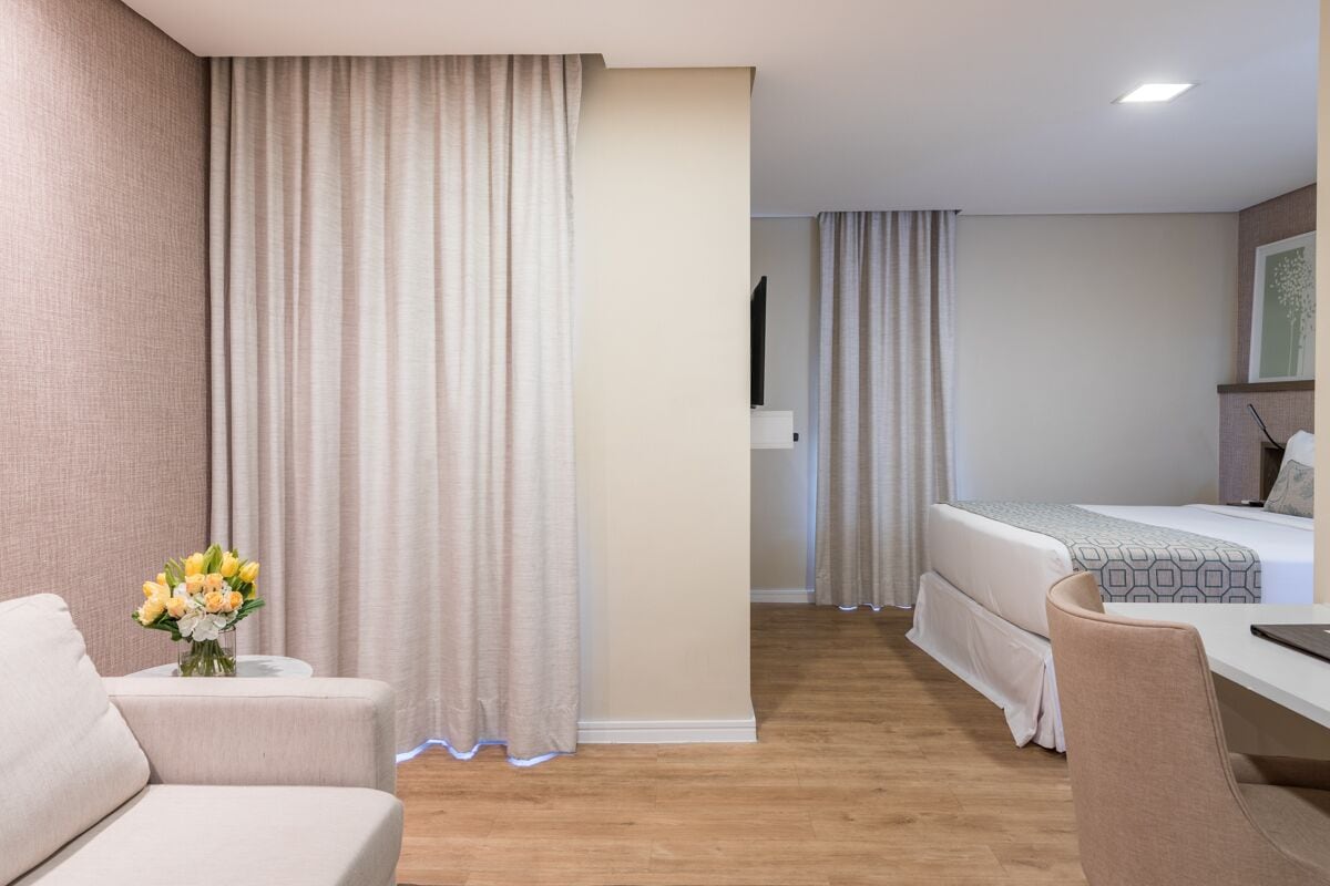 MASTER, SUITE