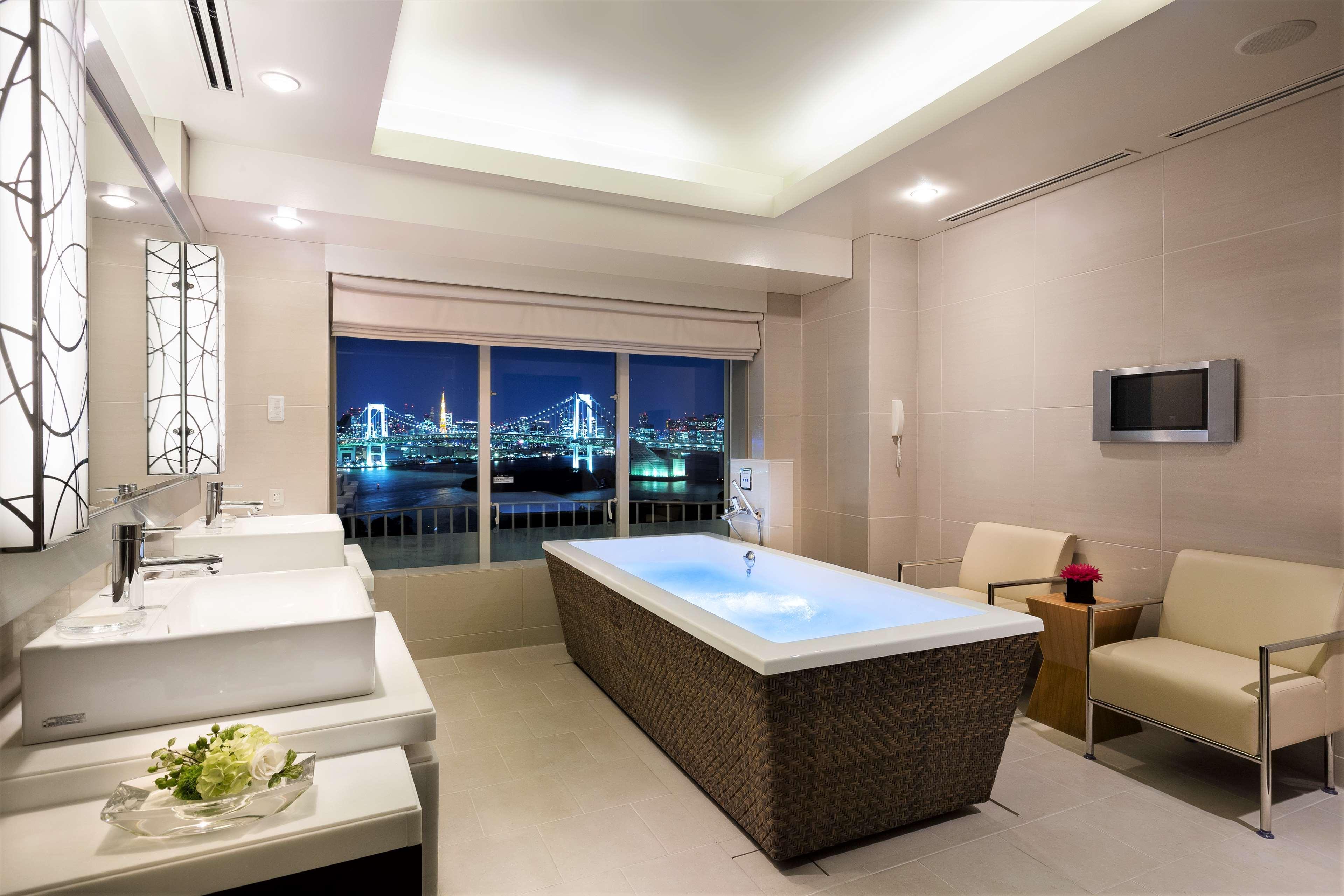 Swimming pool-spa