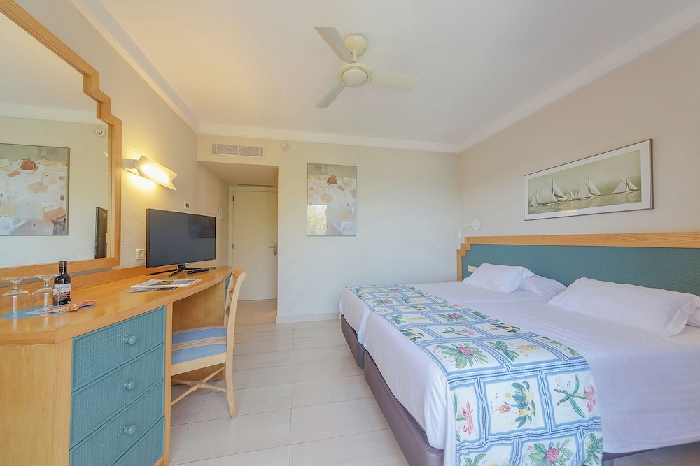 ECONOMY, DOUBLE OR TWIN BED