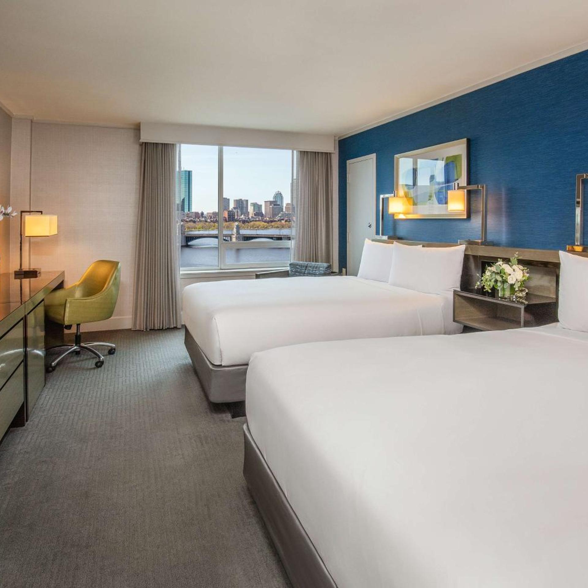2 Bedrooms, Suite, 1 King and 2 Queen Beds, River View, West Tower