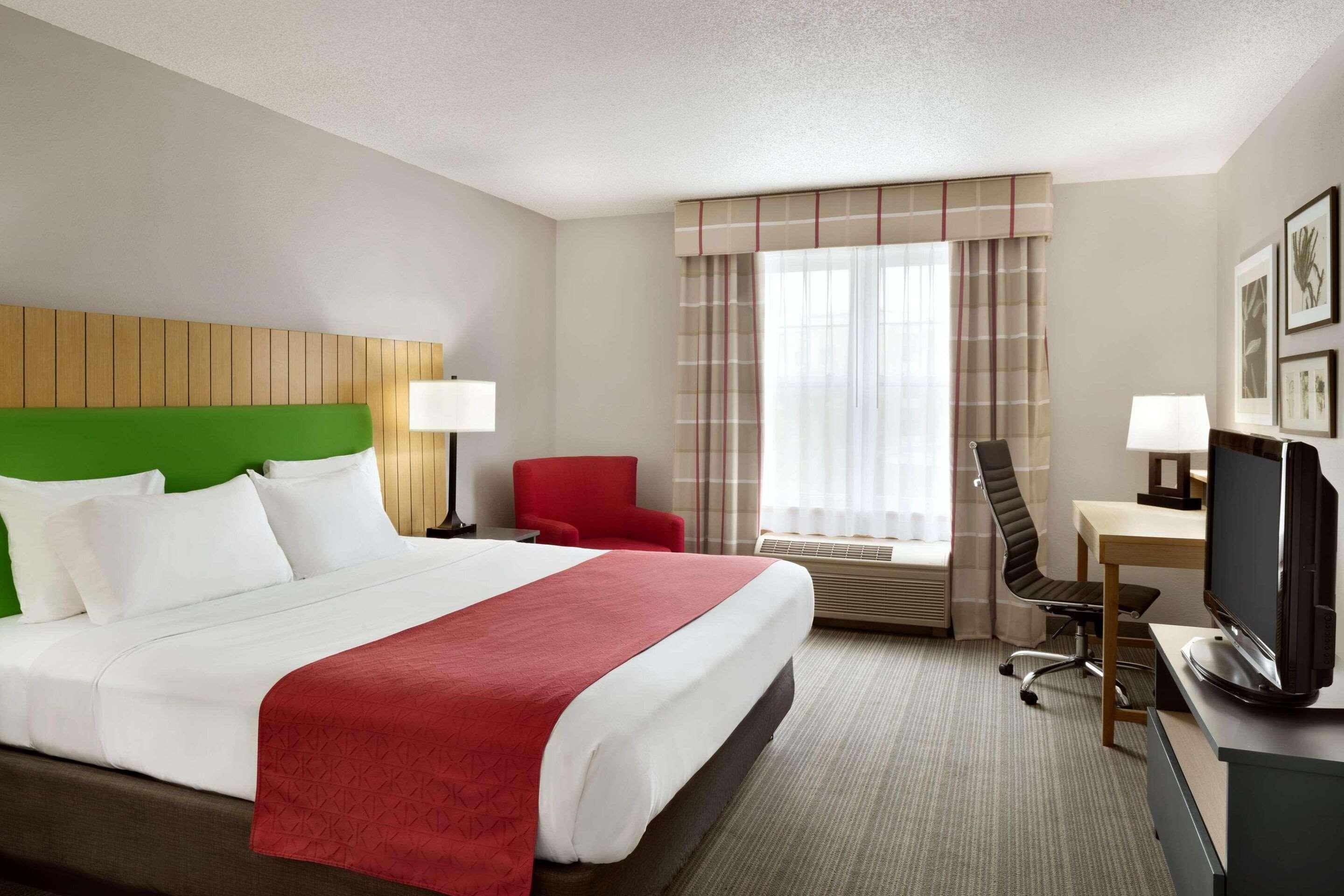 ROOM, KING BED